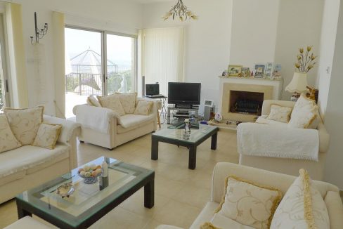 Immobilien auf Zypern: Zypern Villa in Stroumpi im Raum Paphos zum Kauf - PFRE102