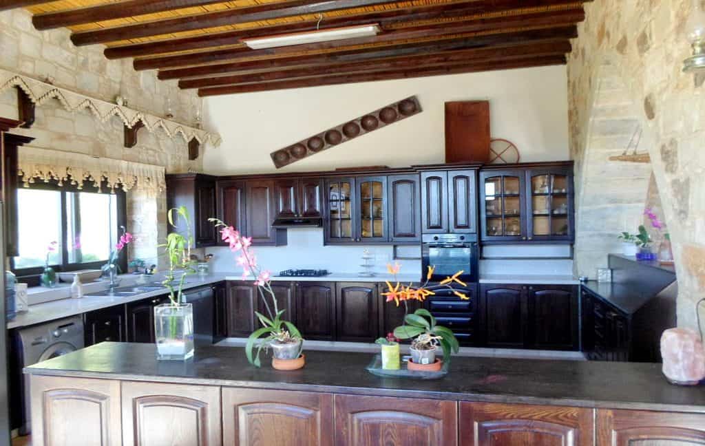 Immobilien auf Zypern: Steinhaus-Villa mit Privatpool in Pano Akourdaleia im Raum Paphos zum Kauf - PFSB173