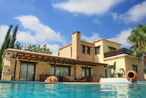 Immobilie zum Kauf auf Zypern: Zypern-Finca mit Infinity-Pool und Meerblick in Peyia - PFSB219